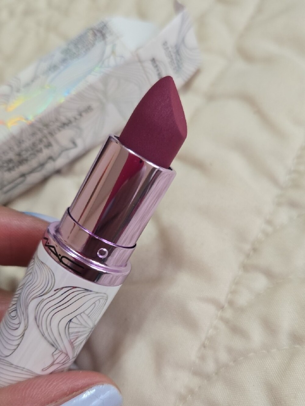 MAC Cosmetics Juiced Raspberry Silky Matte Lipstick in Iridescent White Case - Picture 5 of 9